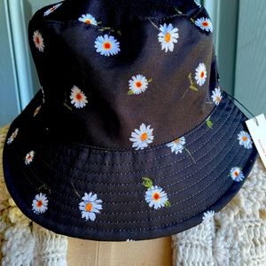 Alice + Olivia Reversible Daisy Print Bucket Hat